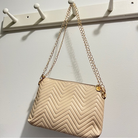 Elegant Chevron Leatherette Cream Gold Chain Shoulder Crossbody Bag - Picture 1 of 4